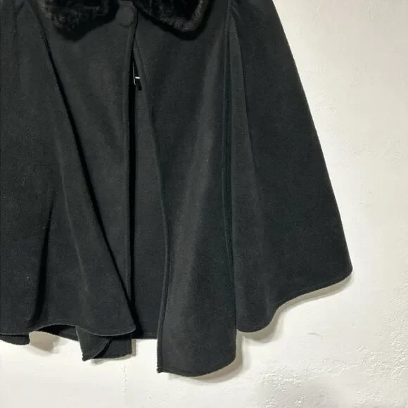 East 5th Black Shawl NWT $55 Poncho Faux Fur Womens Sweater - Picture 5 of 13